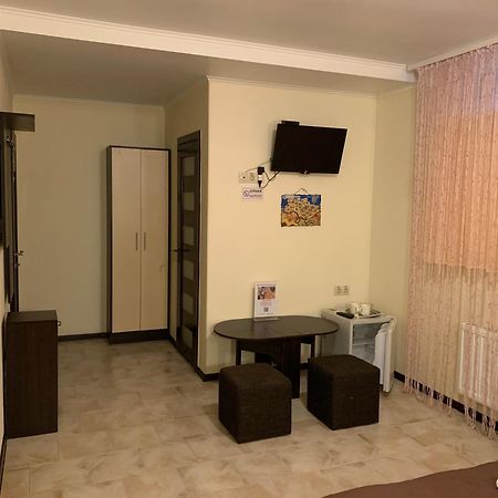 Breeze Hotel Odessa Buitenkant foto