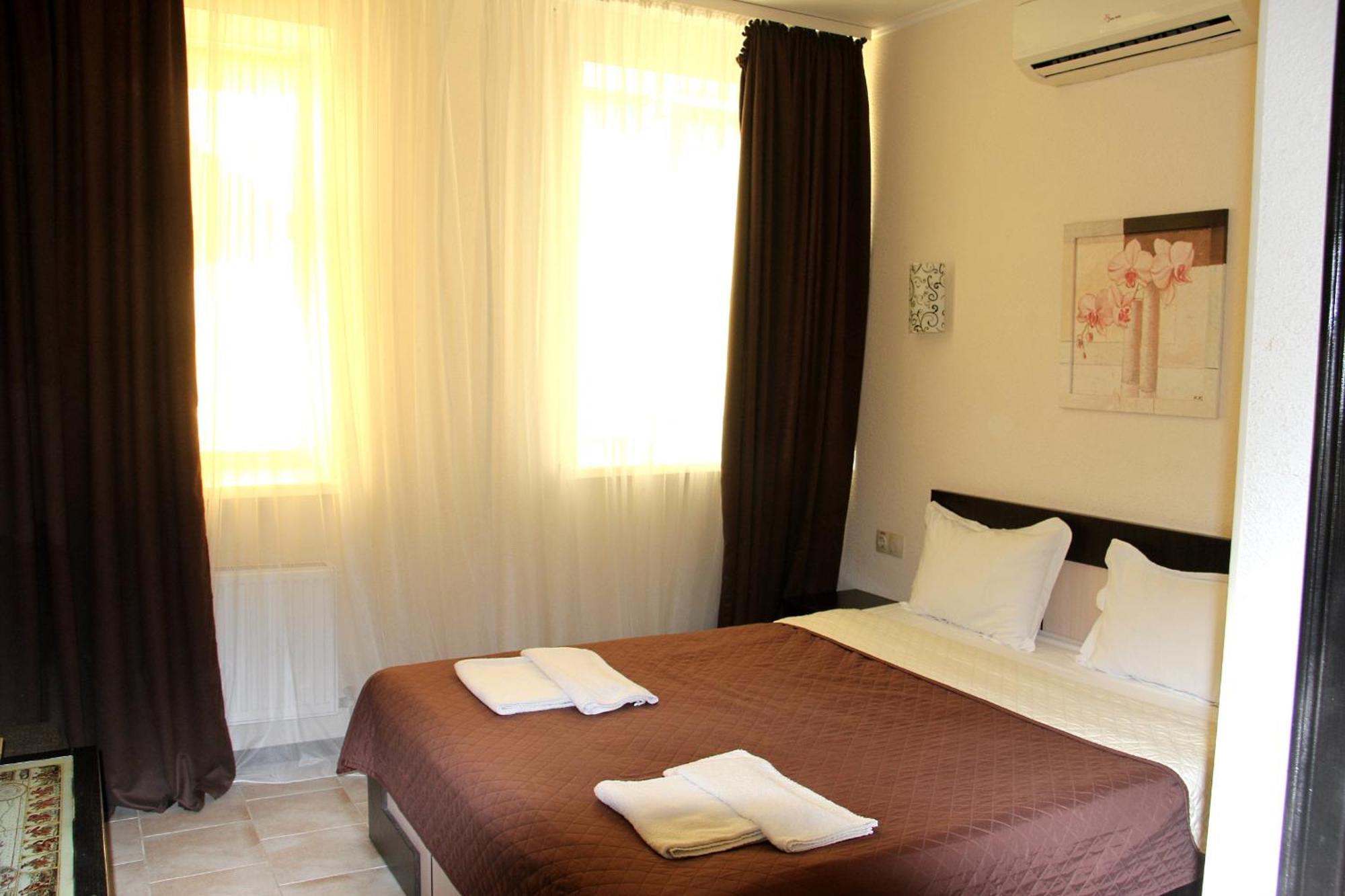 Breeze Hotel Odessa Buitenkant foto