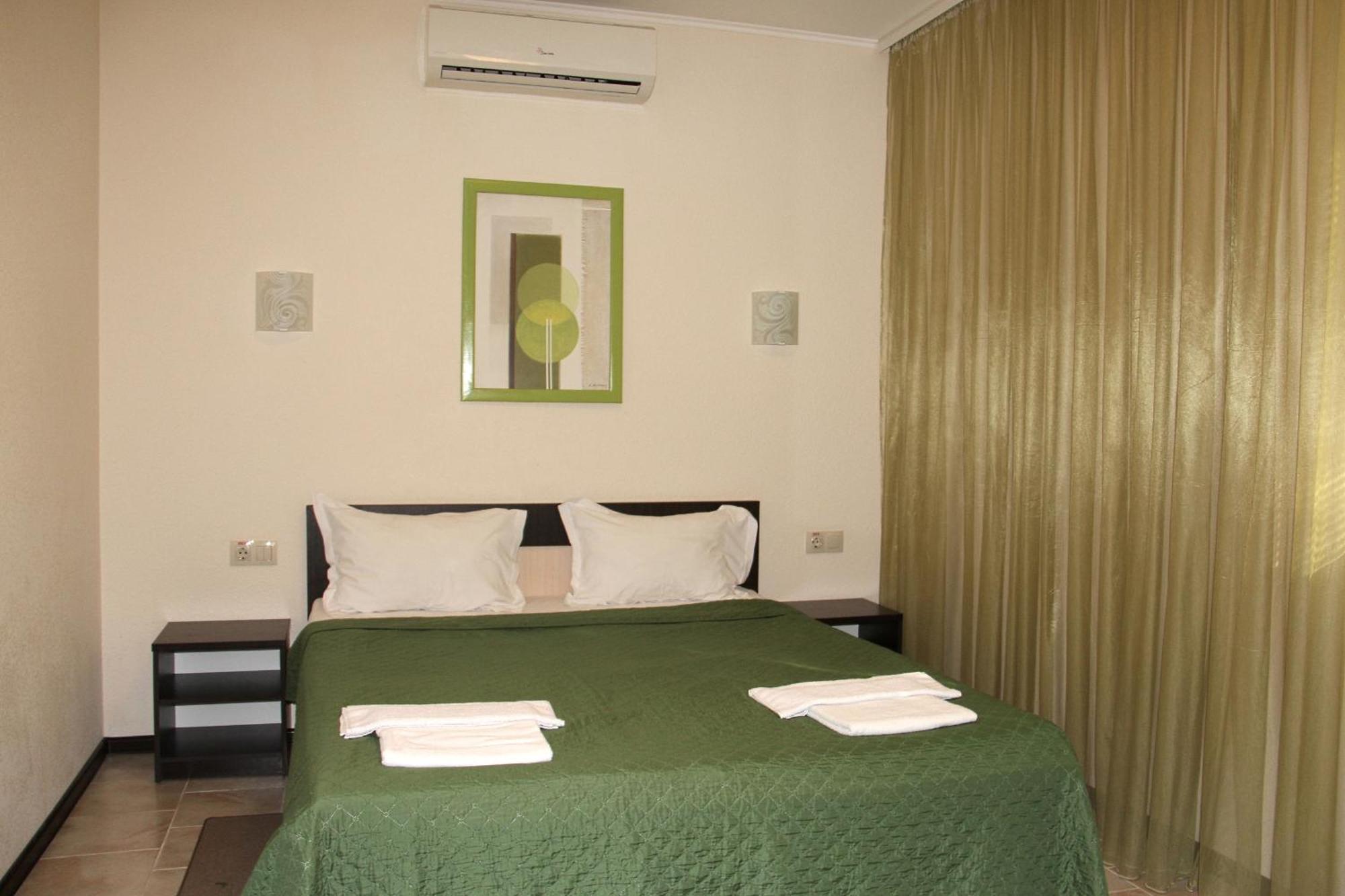 Breeze Hotel Odessa Buitenkant foto